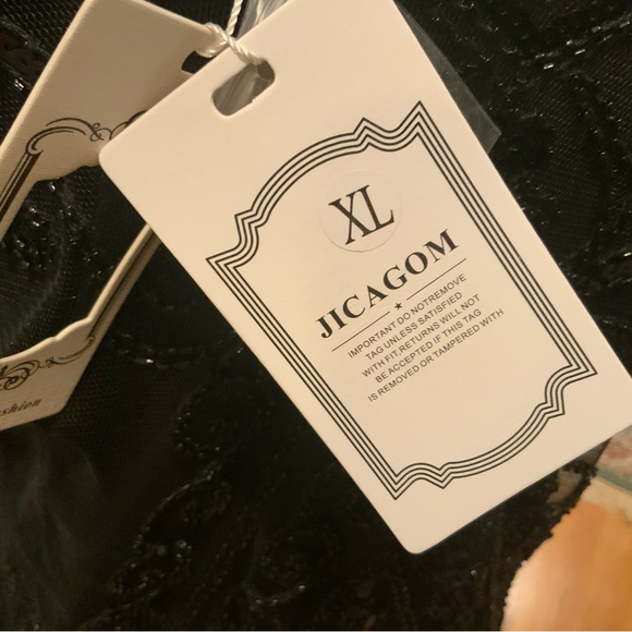 NWOT Ladies roaring 20’s era dress in black. Black sequins and fringe. Size XL - Picture 6 of 7